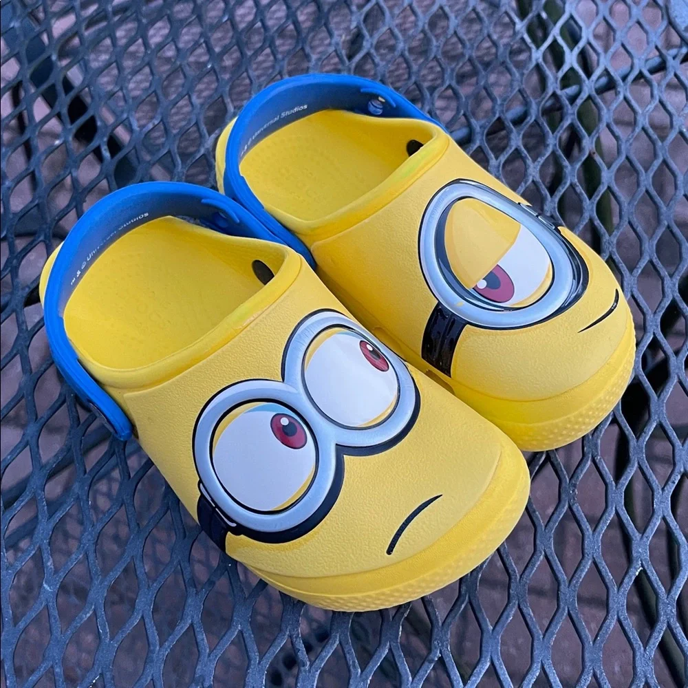 Crocs Fun Lab Minions Yellow Kids Clog Sandals with Blue Strap Size 11 - Picture 17 of 17